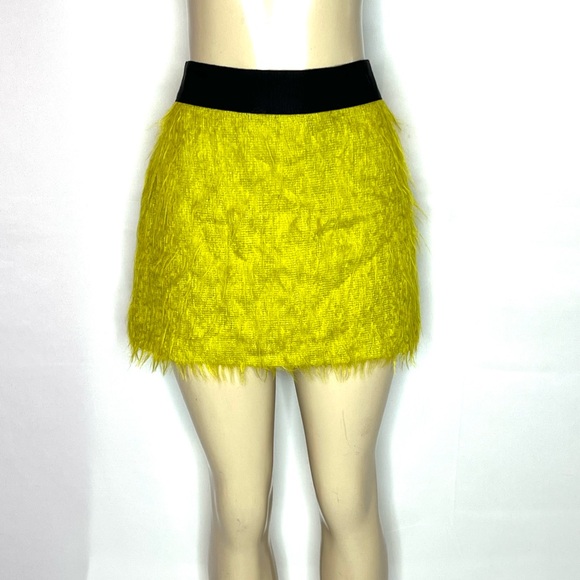 MILLY OF NEW YORK CHARTREUSE MOHAIR SHORT SKIRT SIZE 10 - Picture 2 of 4